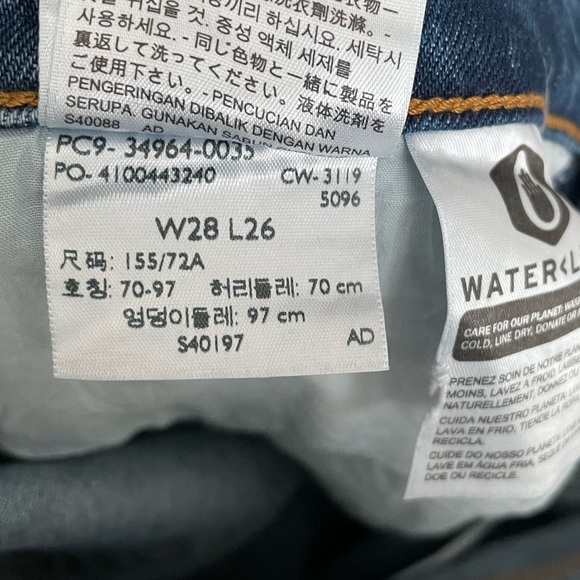 SOLD ๐ซ๐ซ Levi's Premium Wedgie Straight Cropped Jeans - Picture 12 of 13